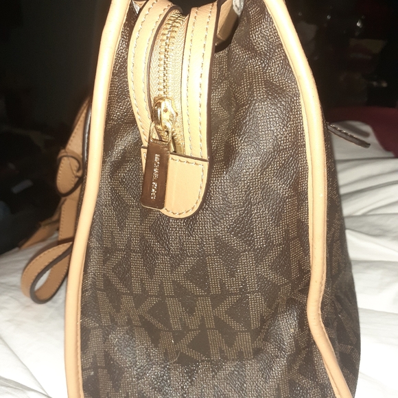 Michael Kors purse - Picture 4 of 5